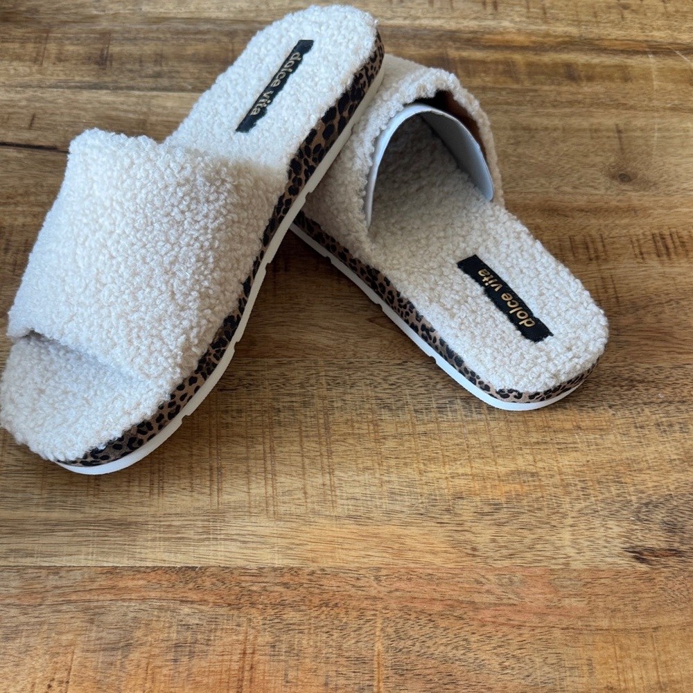 Dolce Vita Mochi Natural Plush Cream Sherpa Slide Sandals slides furry NEW BOX